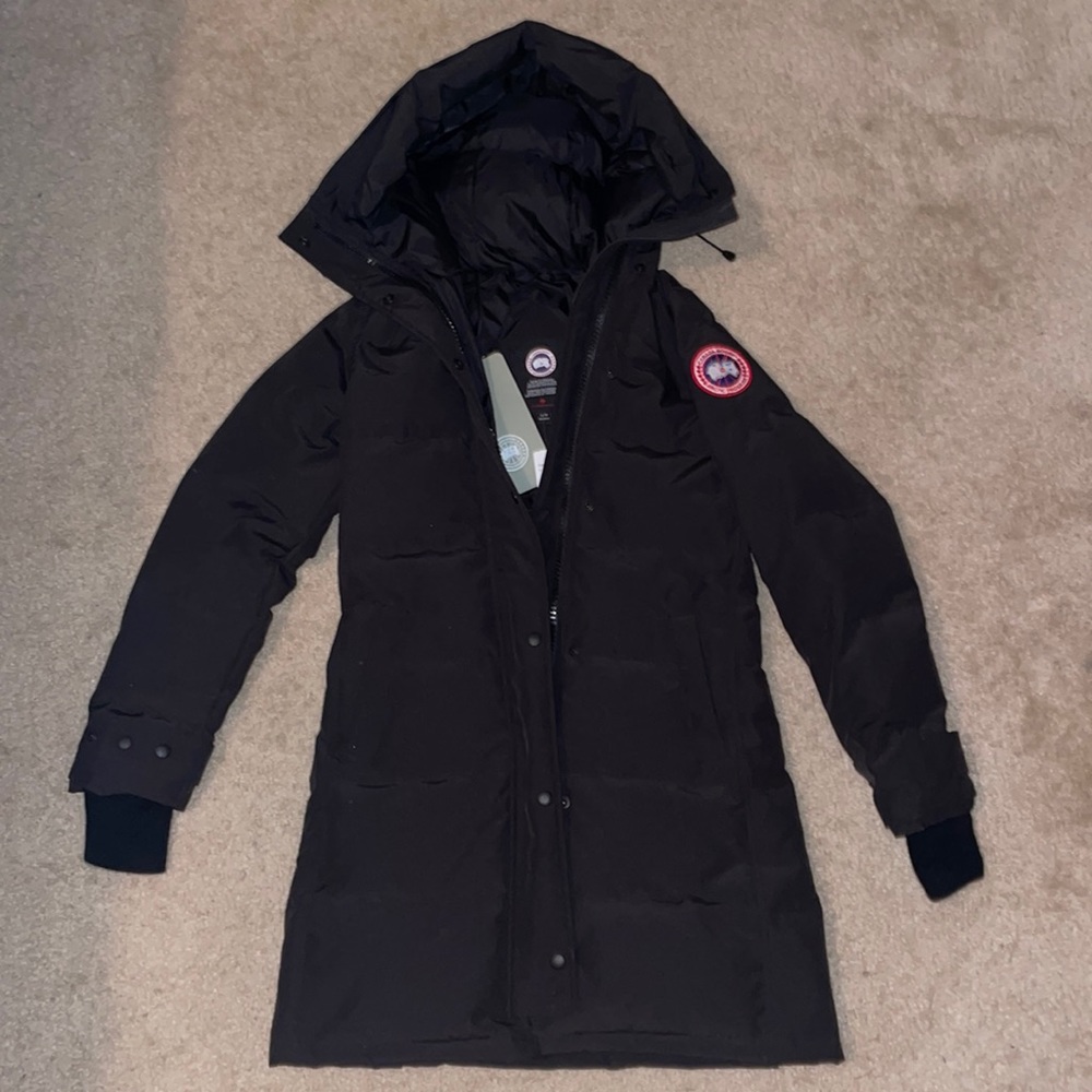 Brand new women’s Canada Goose parka